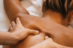 Descubra os benefícios da massagem com pantala para relaxamento profundo e alívio do estresse. Conheça as técnicas utilizadas e agende sua sessão na Clínica Humanitá para um momento de puro bem-estar.