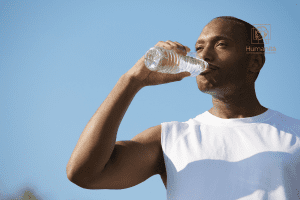 Descubra os inúmeros benefícios de beber água e como a hidratação adequada pode transformar sua saúde e bem-estar. Mantenha-se hidratado para uma vida mais saudável e energizada.